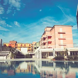 Ai Pozzi Village & Лоано